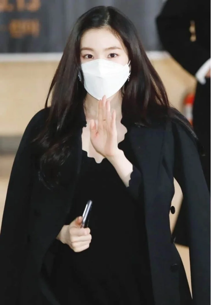 Nụ cười nhẹ nhàng từ gái che mặt làm say đắm lòng người. Nụ cười nhẹ nhàng từ gái che mặt làm say đắm lòng người.