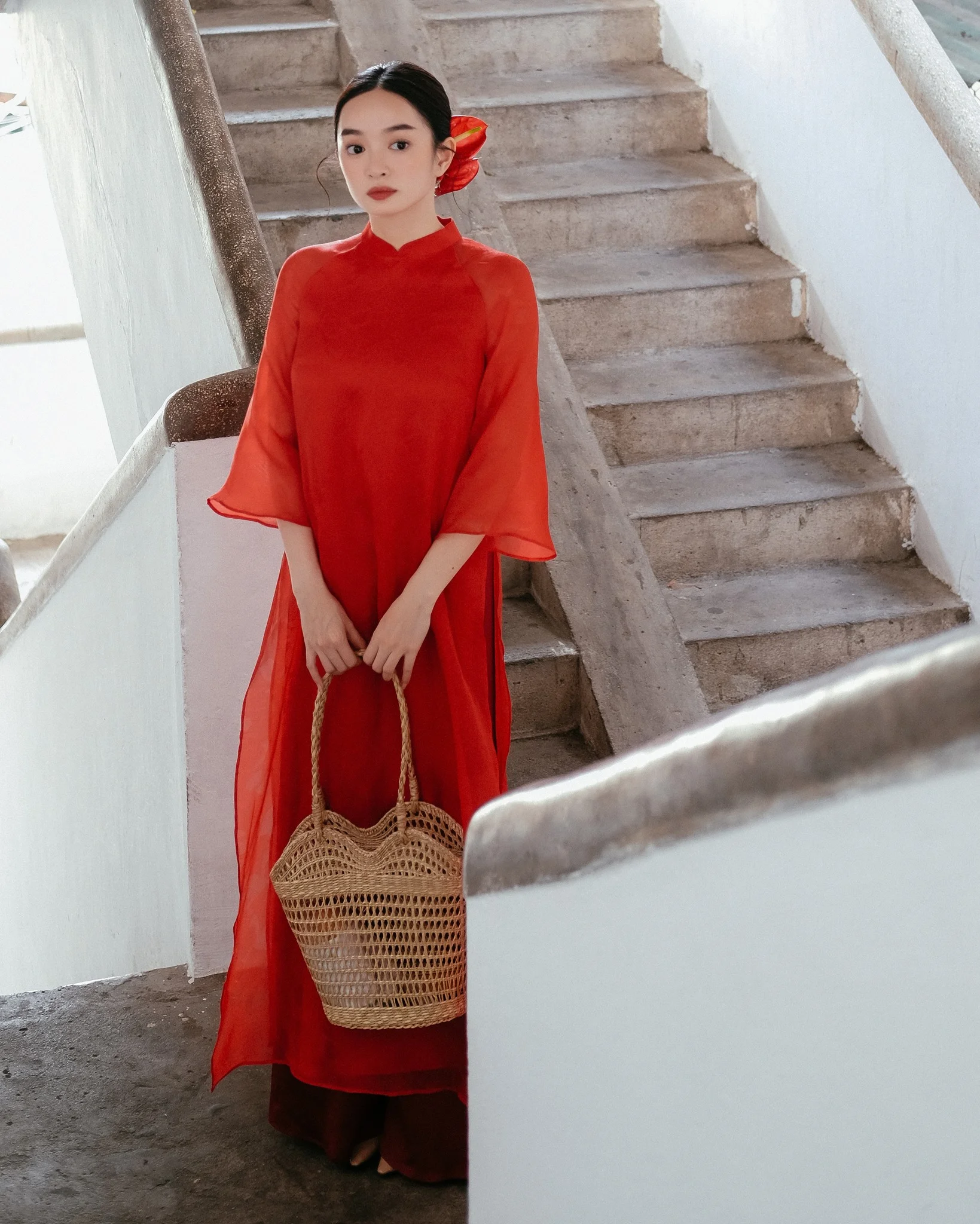Kaity Nguyễn tỏa ra sự thu hút qua biểu cảm tự nhiên