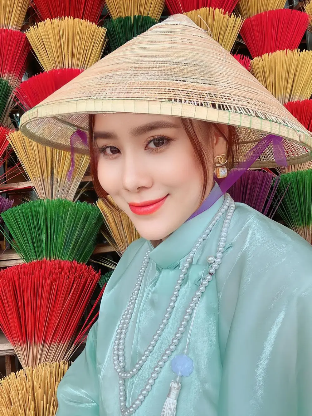 Hồ Bích Trâm tỏa sáng với nụ cười rạng rỡ Hồ Bích Trâm tỏa sáng với nụ cười rạng rỡ
