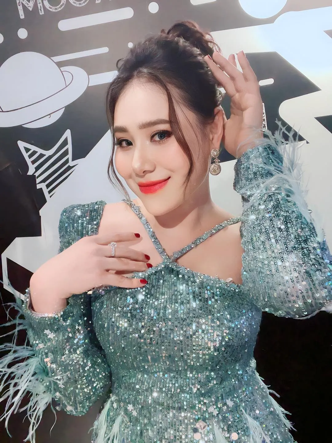Hồ Bích Trâm tạo ấn tượng mạnh mẽ qua nụ cười Hồ Bích Trâm tạo ấn tượng mạnh mẽ qua nụ cười