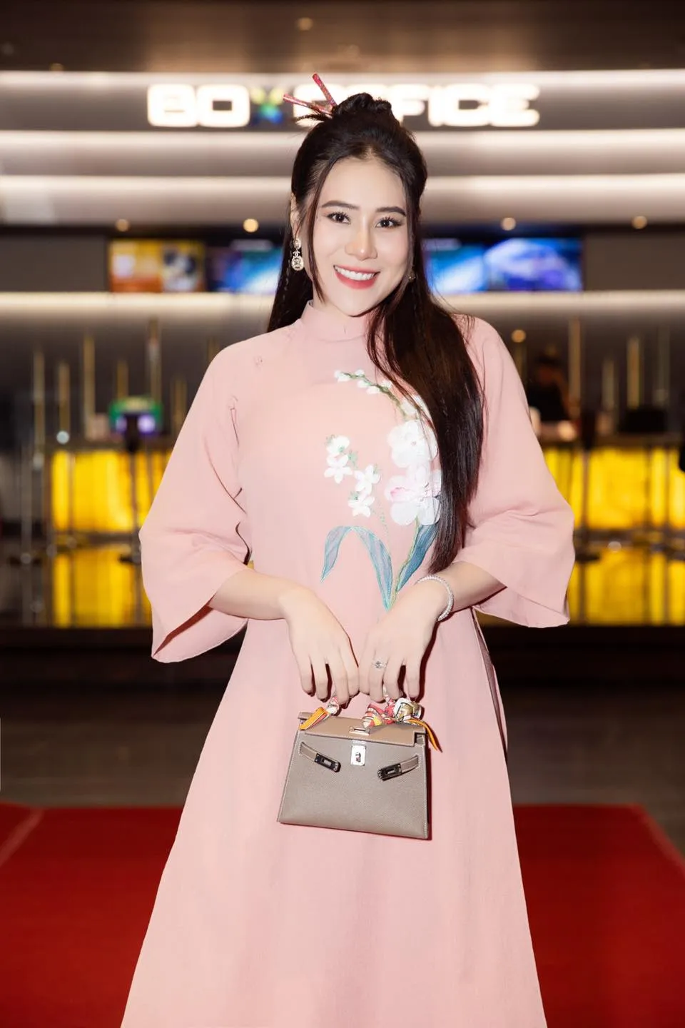 Hồ Bích Trâm sở hữu vẻ đẹp nhẹ nhàng và thanh thoát Hồ Bích Trâm sở hữu vẻ đẹp nhẹ nhàng và thanh thoát