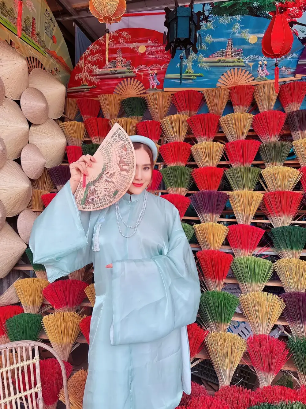Hồ Bích Trâm mang vẻ đẹp tự nhiên và duyên dáng Hồ Bích Trâm mang vẻ đẹp tự nhiên và duyên dáng