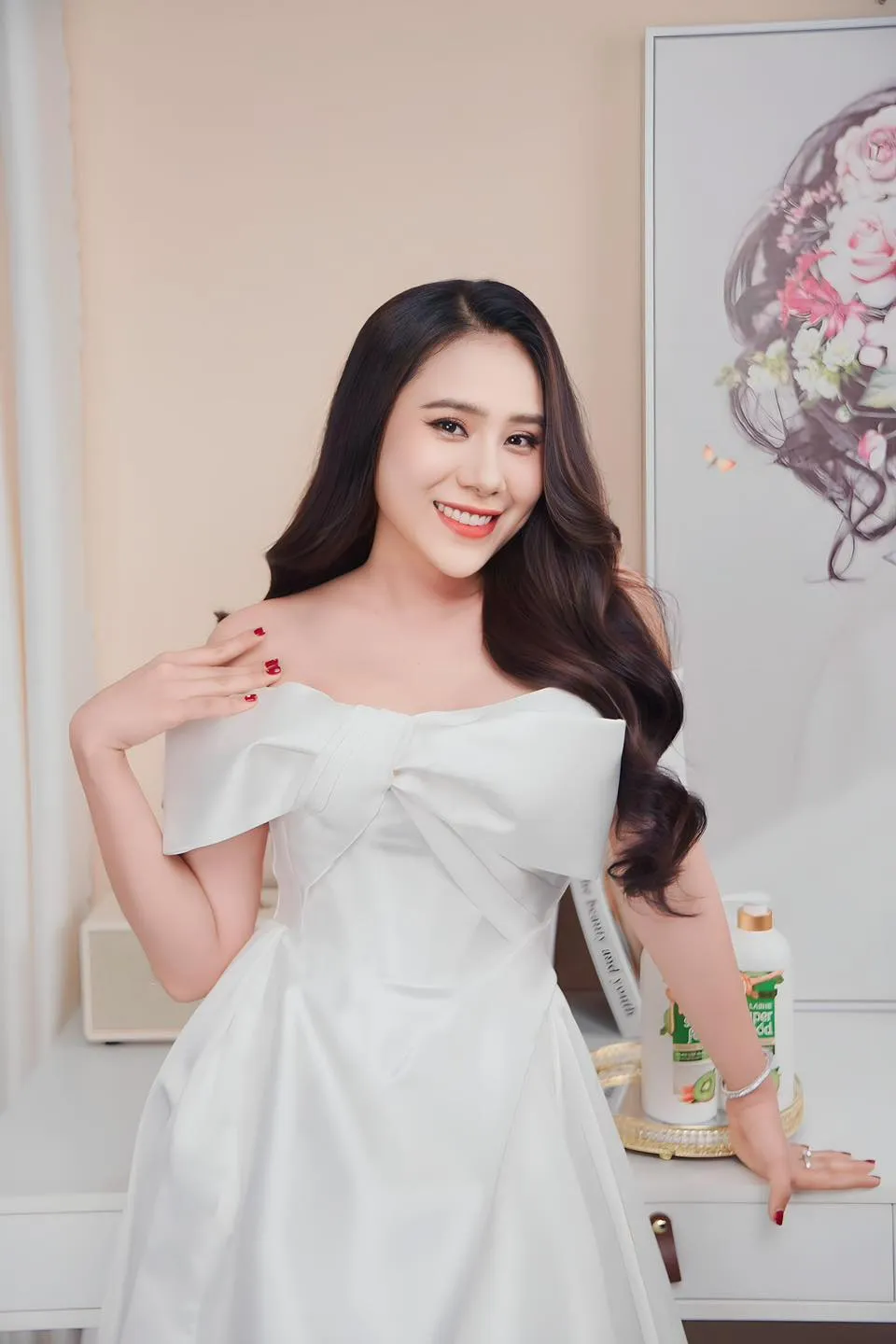 Hồ Bích Trâm với vẻ đẹp dịu dàng và tinh tế Hồ Bích Trâm với vẻ đẹp dịu dàng và tinh tế