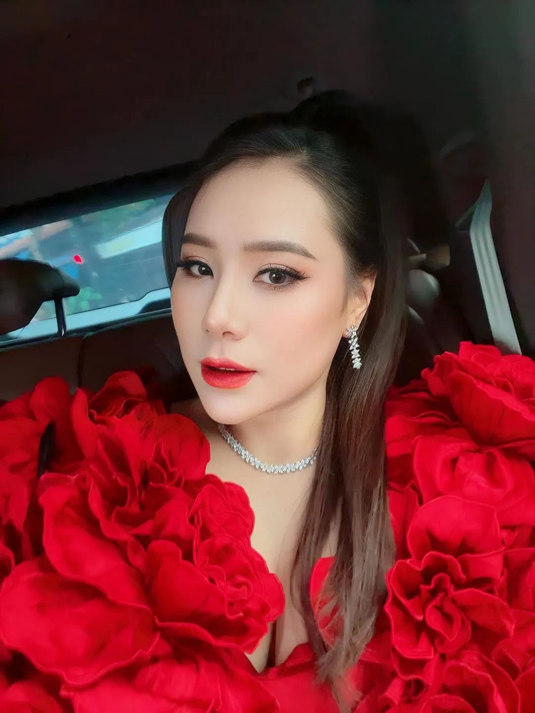 Hồ Bích Trâm với sự tự tin đầy sức hút Hồ Bích Trâm với sự tự tin đầy sức hút