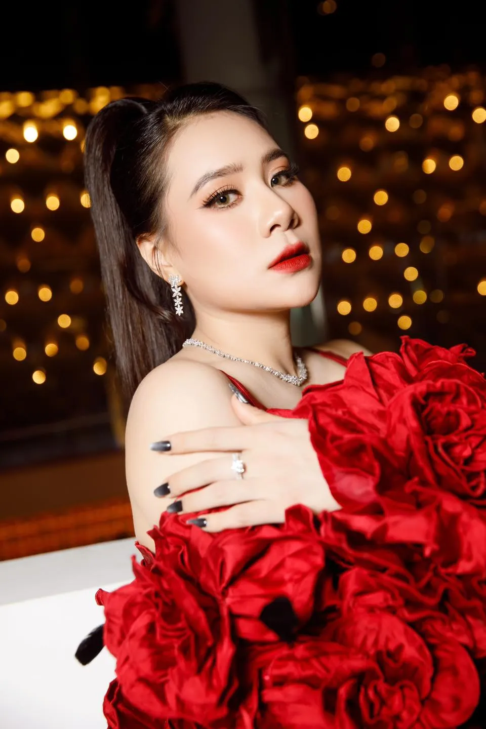 Hồ Bích Trâm mang đến vẻ đẹp nhẹ nhàng và thanh tú Hồ Bích Trâm mang đến vẻ đẹp nhẹ nhàng và thanh tú