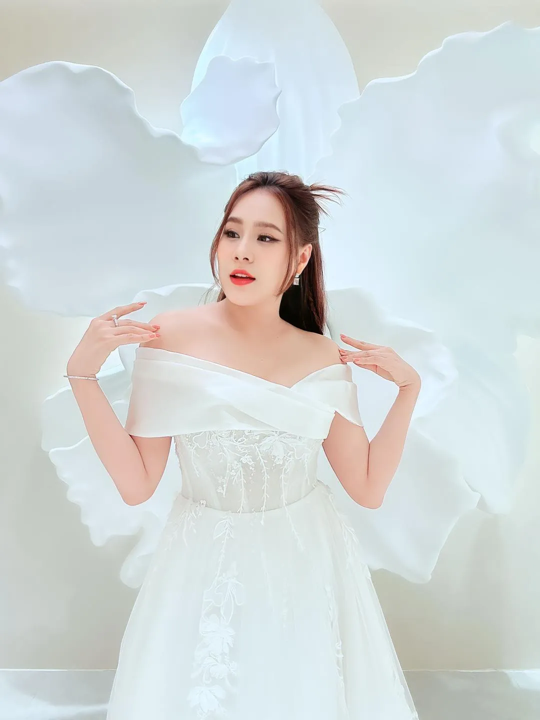 Hồ Bích Trâm tạo dấu ấn với thần thái tự tin Hồ Bích Trâm tạo dấu ấn với thần thái tự tin