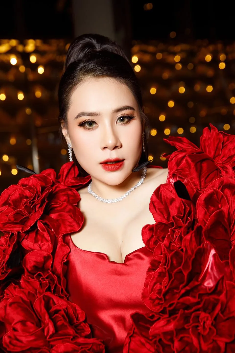 Hồ Bích Trâm tạo dấu ấn sâu đậm qua ánh mắt Hồ Bích Trâm tạo dấu ấn sâu đậm qua ánh mắt