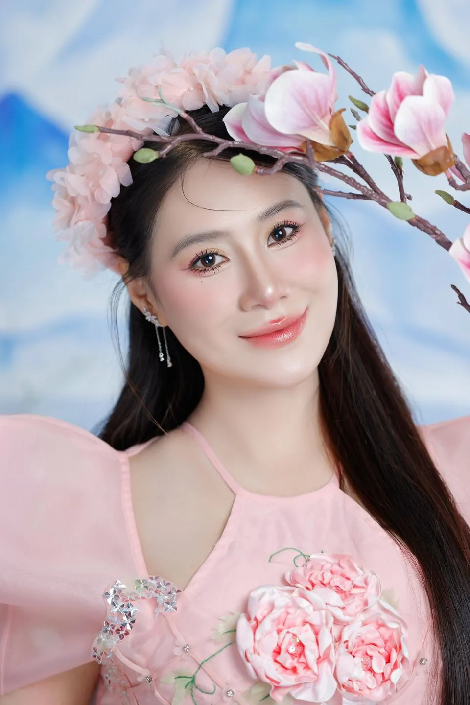 Hồ Bích Trâm thu hút mọi ánh nhìn với thần thái nhẹ nhàng Hồ Bích Trâm thu hút mọi ánh nhìn với thần thái nhẹ nhàng