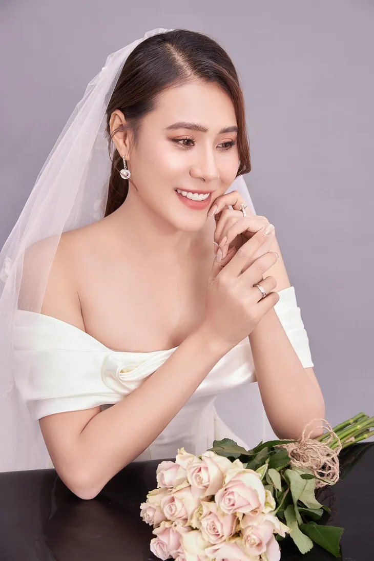 Hồ Bích Trâm tạo sự ấn tượng mạnh qua ánh mắt Hồ Bích Trâm tạo sự ấn tượng mạnh qua ánh mắt
