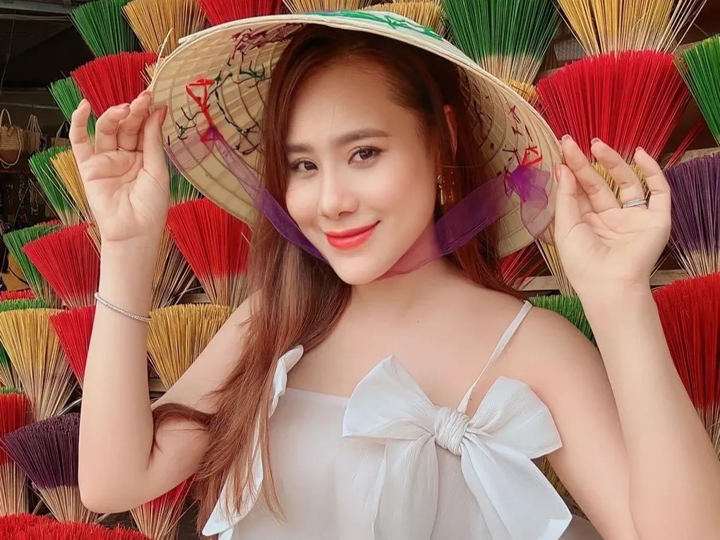 Hồ Bích Trâm mang đến nét đẹp quyến rũ và cuốn hút Hồ Bích Trâm mang đến nét đẹp quyến rũ và cuốn hút