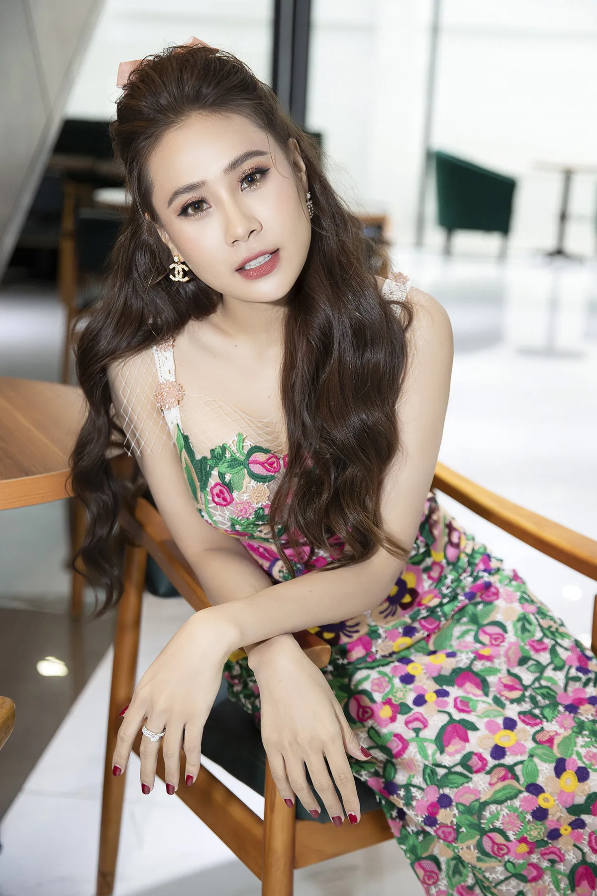 Hồ Bích Trâm tạo sự ấn tượng qua ánh mắt sắc sảo Hồ Bích Trâm tạo sự ấn tượng qua ánh mắt sắc sảo