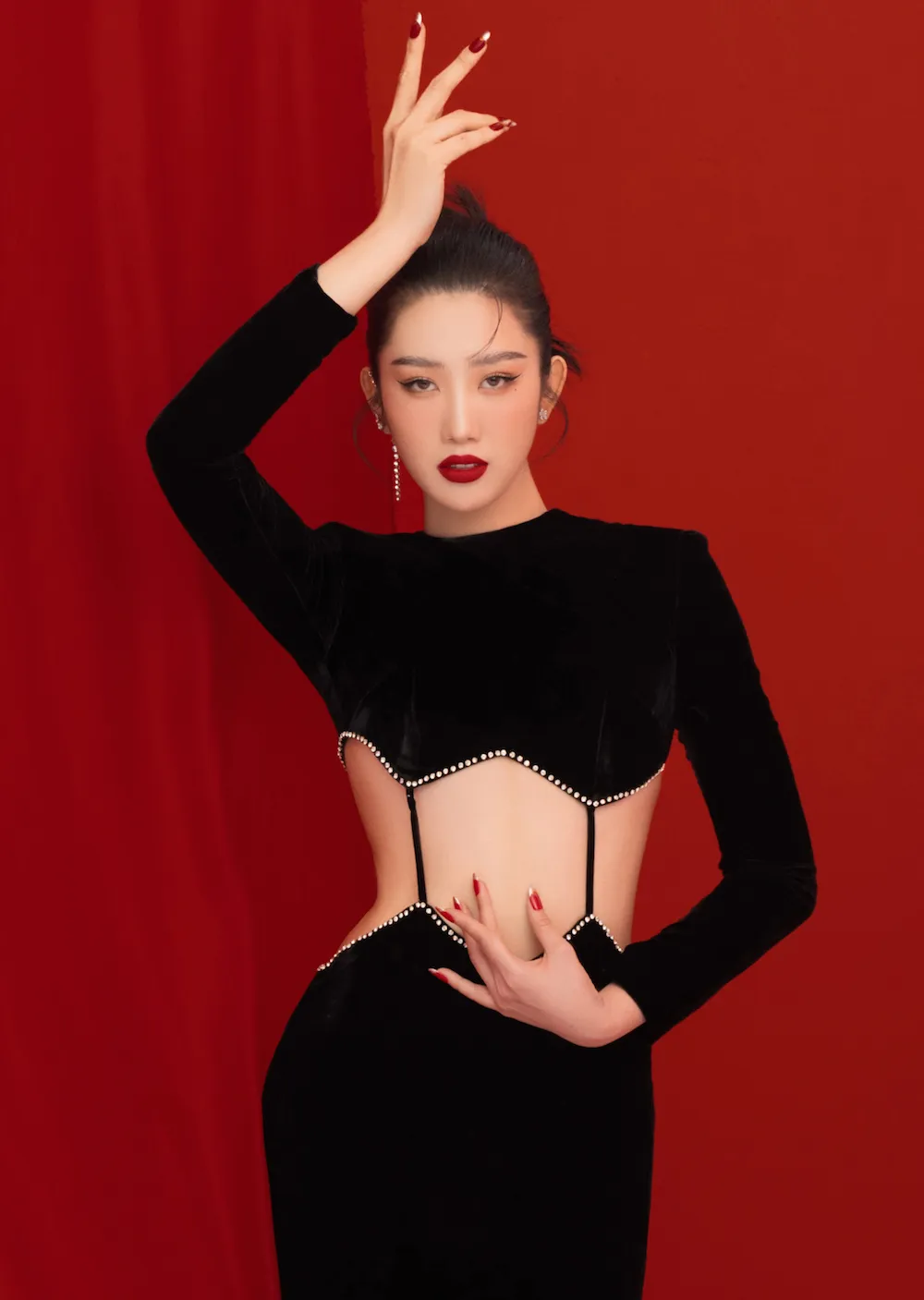 Thuý Ngân tỏa ra sự dịu dàng và quyến rũ qua từng khoảnh khắc Thuý Ngân tỏa ra sự dịu dàng và quyến rũ qua từng khoảnh khắc