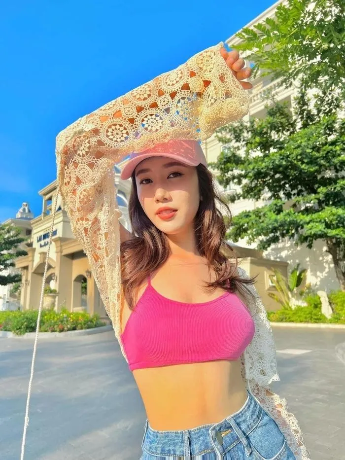 Thuý Ngân tỏa sáng với vẻ đẹp tự nhiên và dịu dàng Thuý Ngân tỏa sáng với vẻ đẹp tự nhiên và dịu dàng