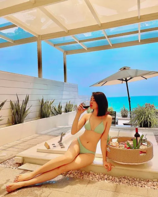 Thuý Ngân toát lên vẻ đẹp nhẹ nhàng và quyến rũ Thuý Ngân toát lên vẻ đẹp nhẹ nhàng và quyến rũ