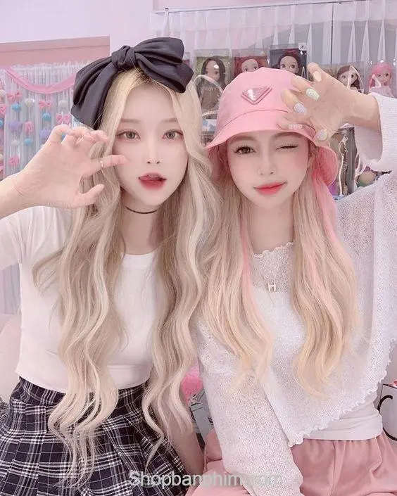 Sự dễ thương toát lên từ ảnh gái cute che mặt. Sự dễ thương toát lên từ ảnh gái cute che mặt.