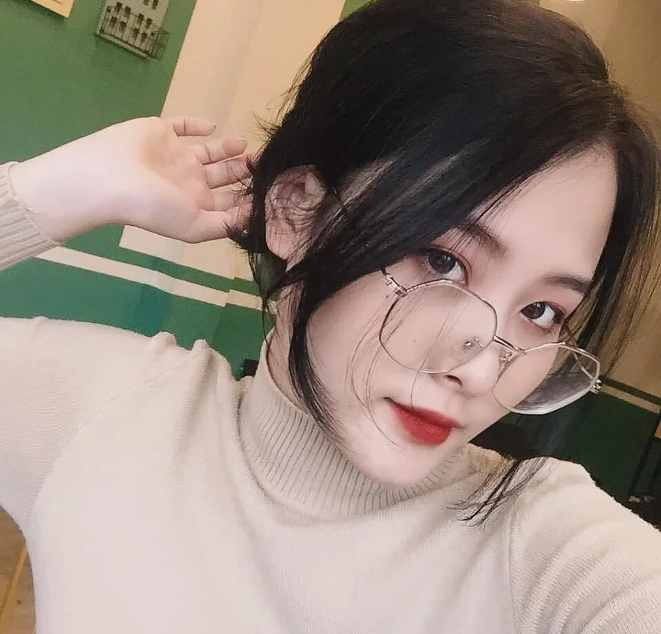 Ảnh gái cute tóc dài mang đến vẻ dịu dàng, thanh lịch. Ảnh gái cute tóc dài mang đến vẻ dịu dàng, thanh lịch.