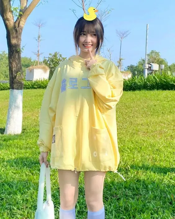 Sự cuốn hút đặc biệt từ ảnh gái cute đeo kính. Sự cuốn hút đặc biệt từ ảnh gái cute đeo kính.