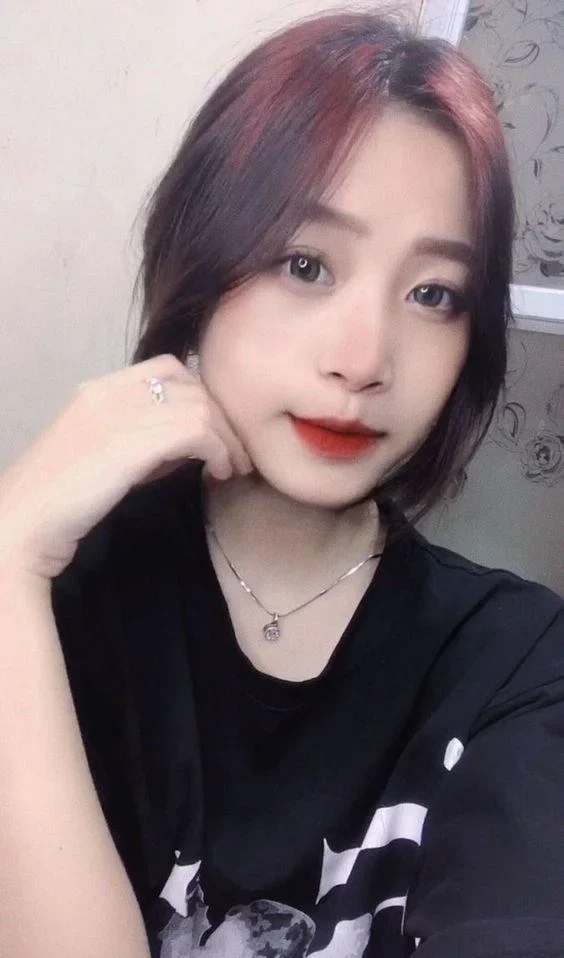 Hình ảnh gái xinh Việt Nam với ánh mắt ngọt ngào và duyên dáng. Hình ảnh gái xinh Việt Nam với ánh mắt ngọt ngào và duyên dáng.