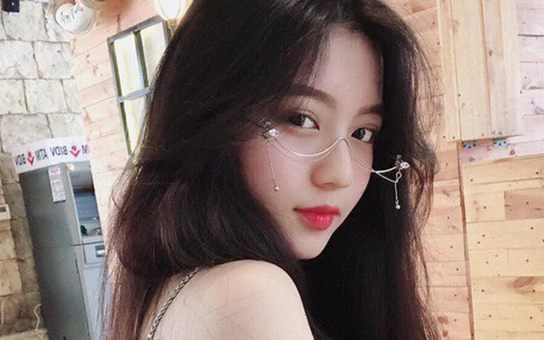 Hình ảnh gái xinh Việt Nam thể hiện nét đẹp Việt thanh thoát và tự nhiên. Hình ảnh gái xinh Việt Nam thể hiện nét đẹp Việt thanh thoát và tự nhiên.