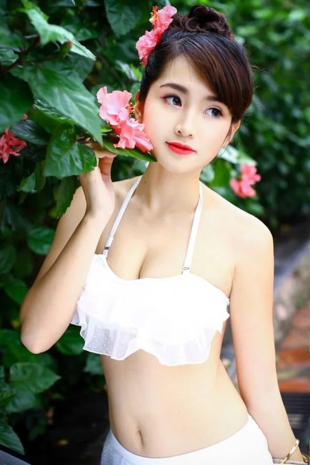 Hình ảnh gái xinh Việt Nam với nụ cười tươi tắn và rạng rỡ. Hình ảnh gái xinh Việt Nam với nụ cười tươi tắn và rạng rỡ.