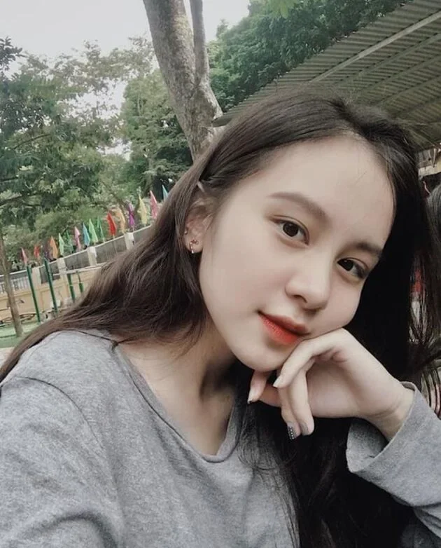 Hình ảnh gái xinh đẹp Việt Nam với phong cách nhẹ nhàng và cuốn hút. Hình ảnh gái xinh đẹp Việt Nam với phong cách nhẹ nhàng và cuốn hút.
