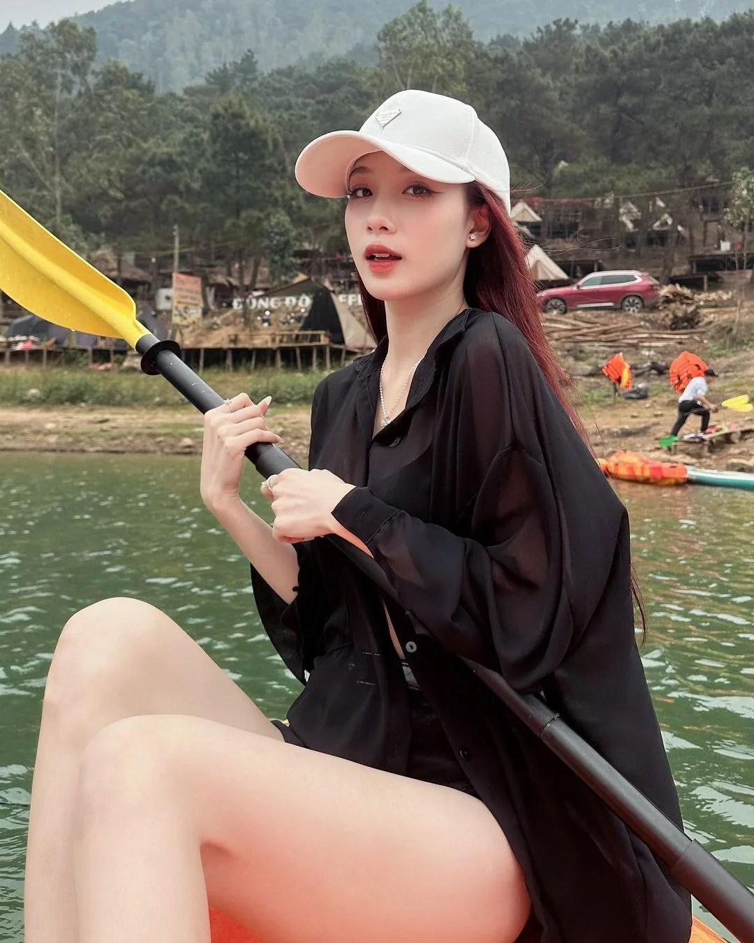 Ảnh gái phố nổi bật với phong cách thời trang đường phố Ảnh gái phố nổi bật với phong cách thời trang đường phố