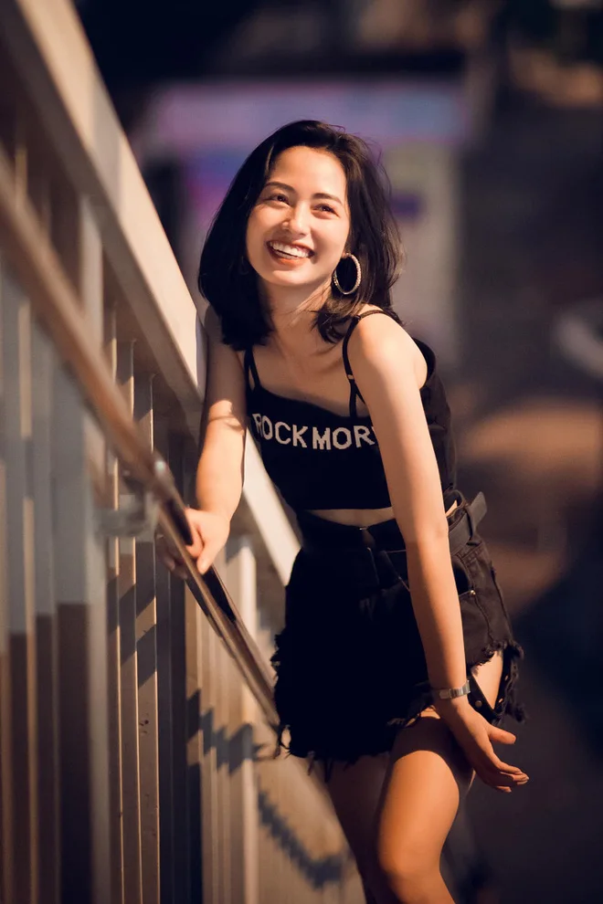 Ảnh gái phố với trang phục hiện đại, hợp thời Ảnh gái phố với trang phục hiện đại, hợp thời