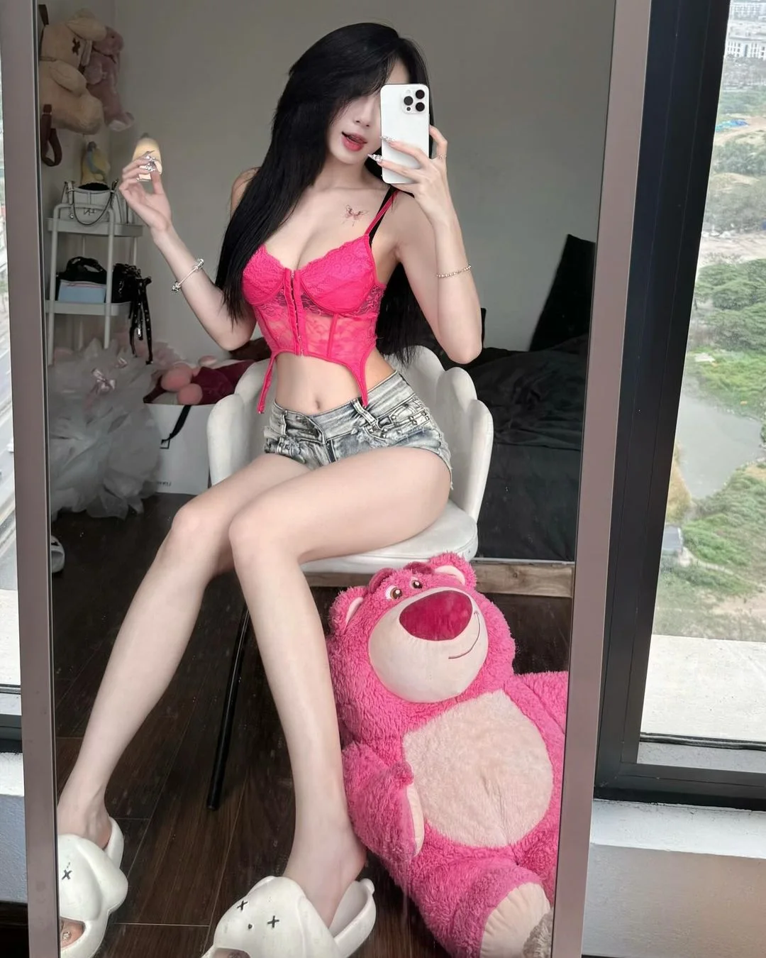 Ảnh gái phố với trang phục đường phố đơn giản mà tinh tế Ảnh gái phố với trang phục đường phố đơn giản mà tinh tế