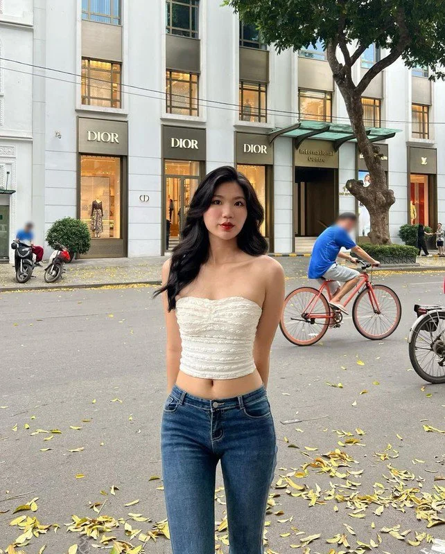 Ảnh gái phố thu hút với trang phục thời trang đường phố Ảnh gái phố thu hút với trang phục thời trang đường phố