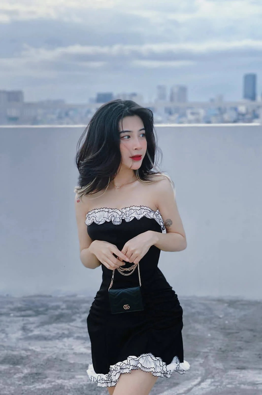 Ảnh gái phố rạng ngời giữa khung cảnh đường phố sôi động Ảnh gái phố rạng ngời giữa khung cảnh đường phố sôi động