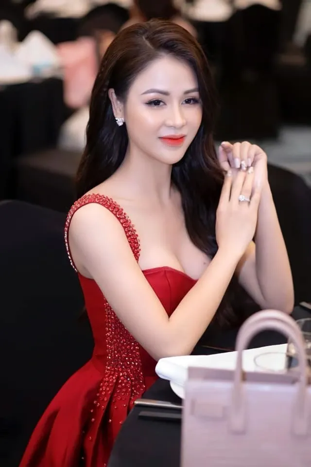 Lương Thu Trang tỏa sáng với vai diễn đầy ấn tượng, chinh phục trái tim khán giả! Lương Thu Trang tỏa sáng với vai diễn đầy ấn tượng, chinh phục trái tim khán giả!