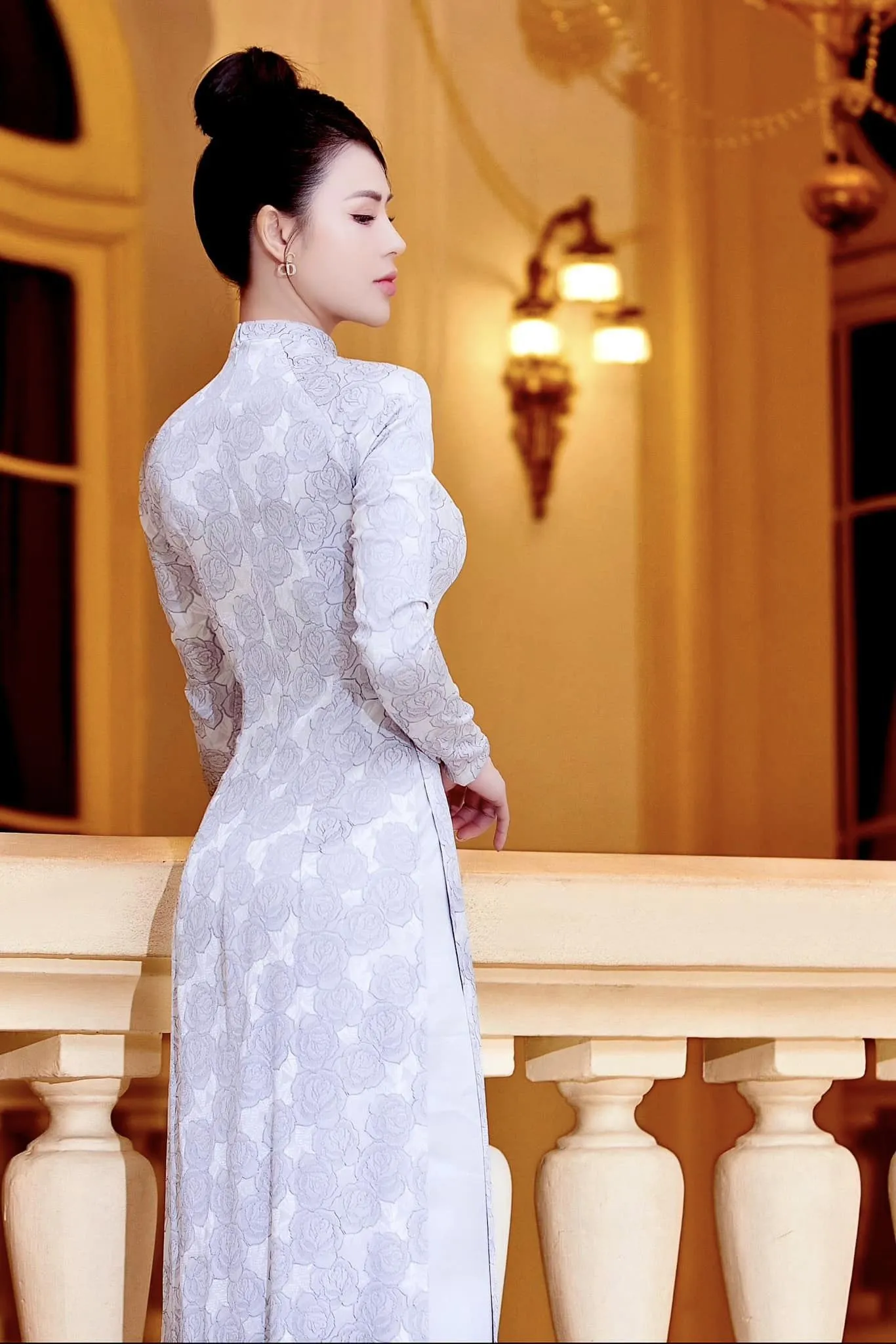 Diễn viên Lương Thu Trang lại khiến fan phải "đứng ngồi không yên" với phong cách mới. Diễn viên Lương Thu Trang lại khiến fan phải "đứng ngồi không yên" với phong cách mới.