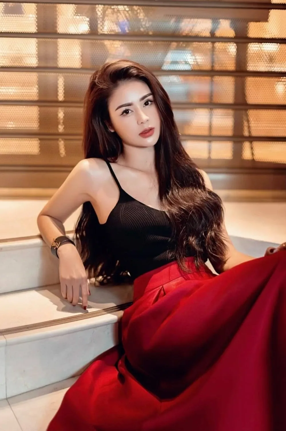 Lương Thu Trang luôn xuất hiện rạng ngời với những bộ trang phục tinh tế và sành điệu. Lương Thu Trang luôn xuất hiện rạng ngời với những bộ trang phục tinh tế và sành điệu.