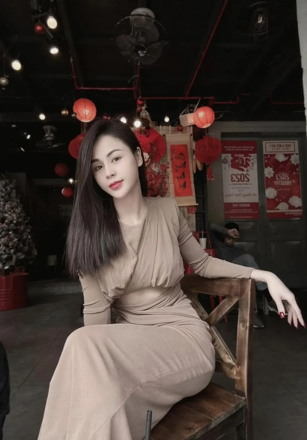 Phong cách thời trang của Lương Thu Trang khiến mọi người phải ngước nhìn. Phong cách thời trang của Lương Thu Trang khiến mọi người phải ngước nhìn.