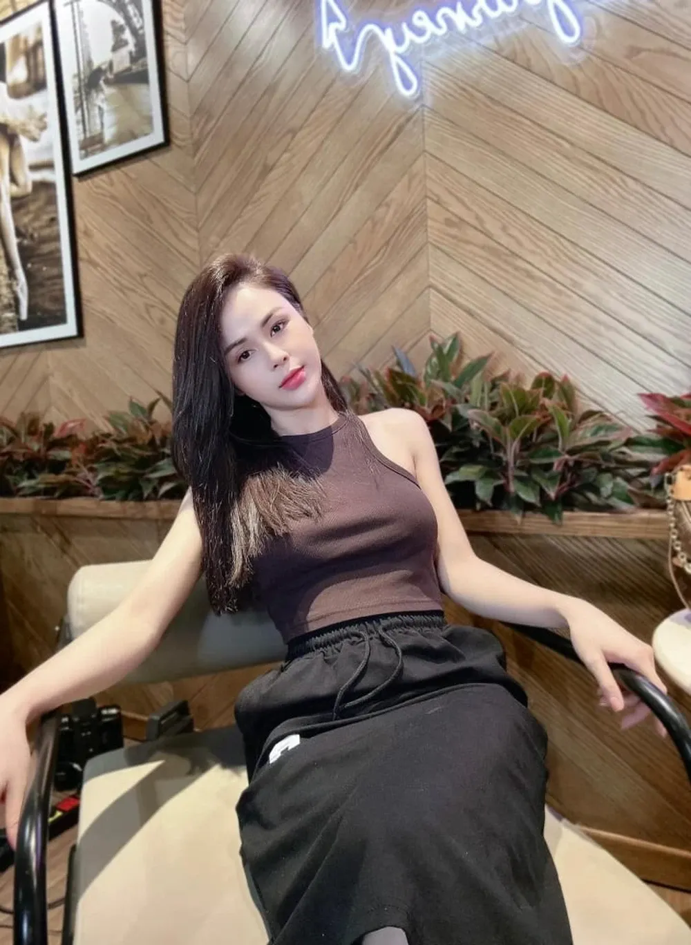 Tại sự kiện gần đây, Lương Thu Trang lại làm xao xuyến người hâm mộ với vẻ ngoài quyến rũ. Tại sự kiện gần đây, Lương Thu Trang lại làm xao xuyến người hâm mộ với vẻ ngoài quyến rũ.