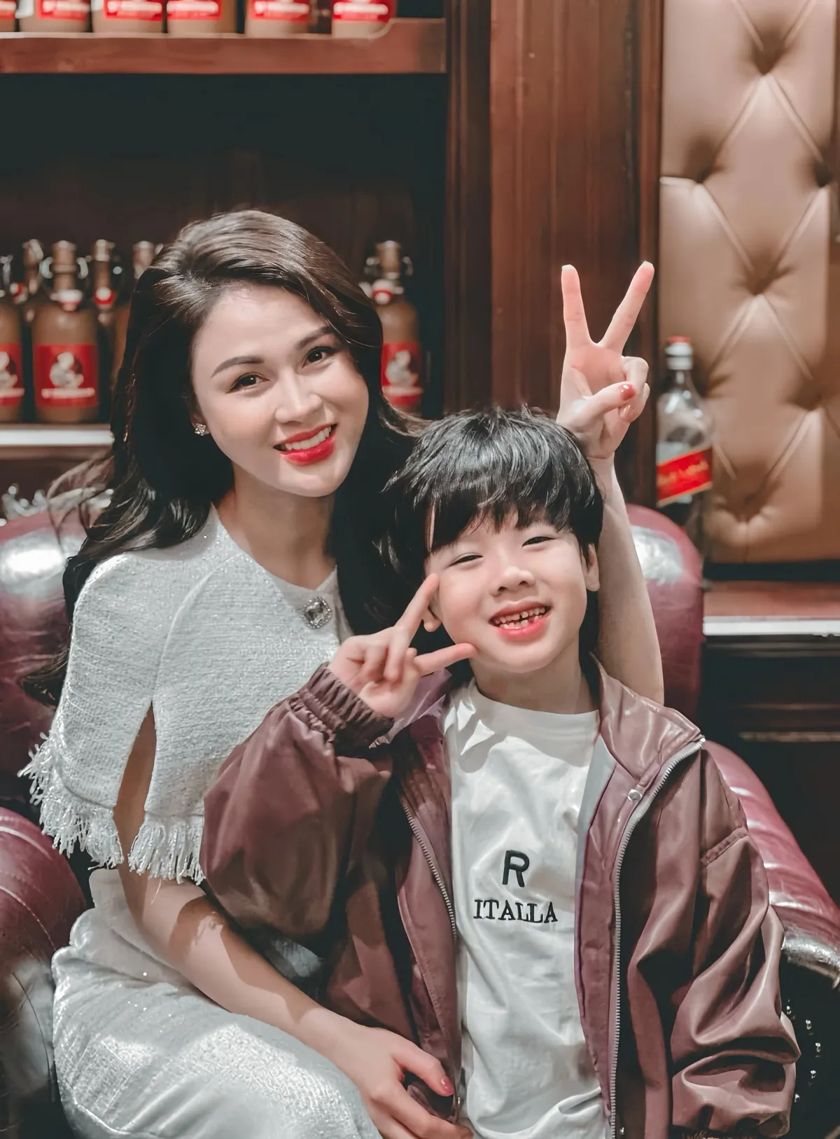Diễn viên Lương Thu Trang chia sẻ những câu chuyện thú vị từ fan và hậu trường. Diễn viên Lương Thu Trang chia sẻ những câu chuyện thú vị từ fan và hậu trường.