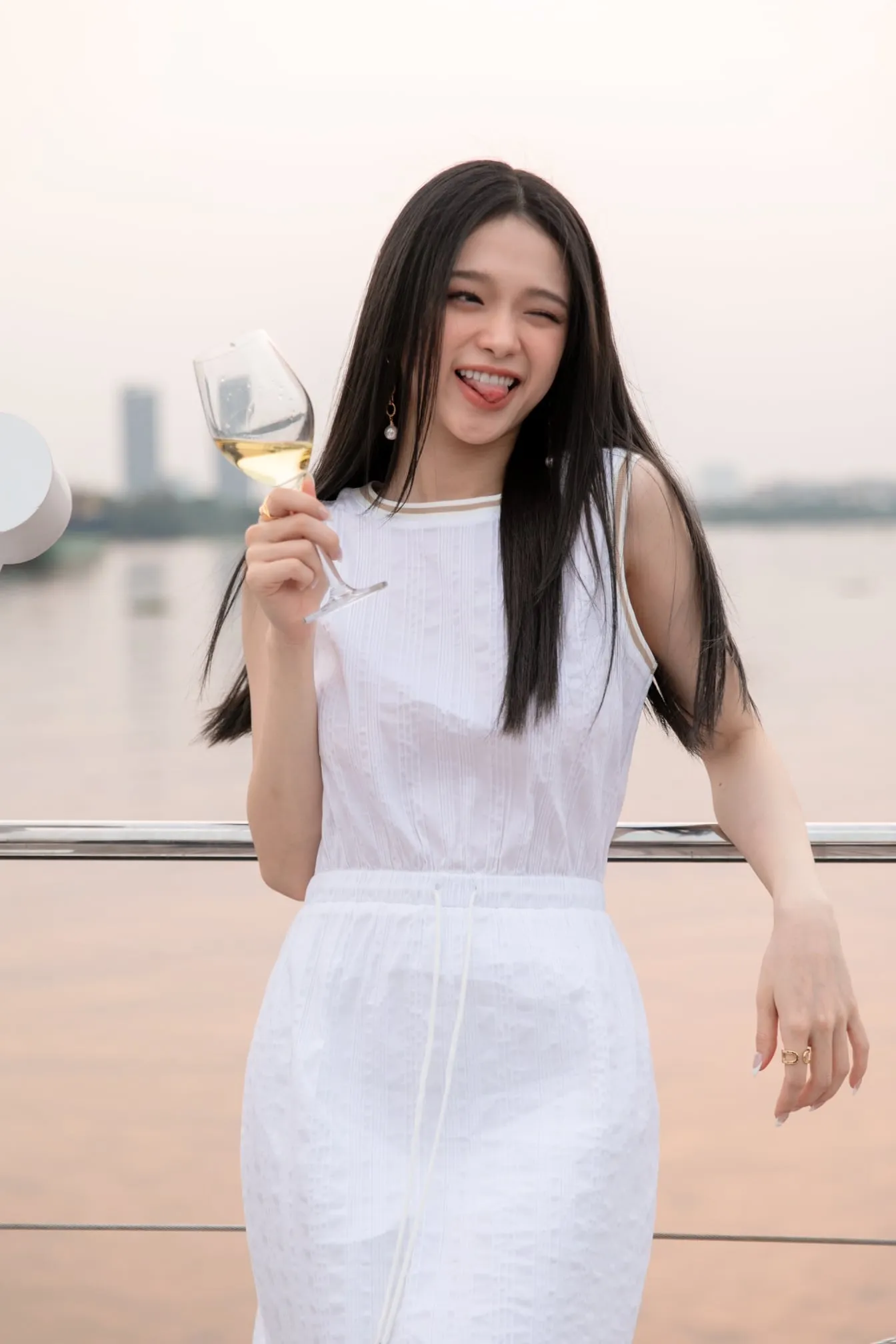 Khám phá vẻ đẹp rạng ngời của Linh Ka qua từng khoảnh khắc. Khám phá vẻ đẹp rạng ngời của Linh Ka qua từng khoảnh khắc.