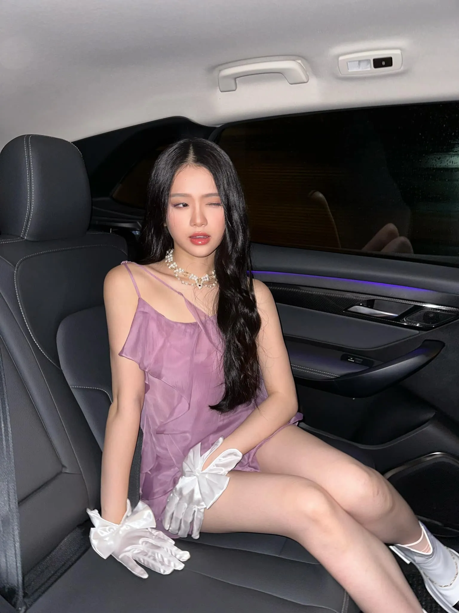 Bộ ảnh mới của Linh Ka khiến cộng đồng mạng “rần rần”. Bộ ảnh mới của Linh Ka khiến cộng đồng mạng “rần rần”.