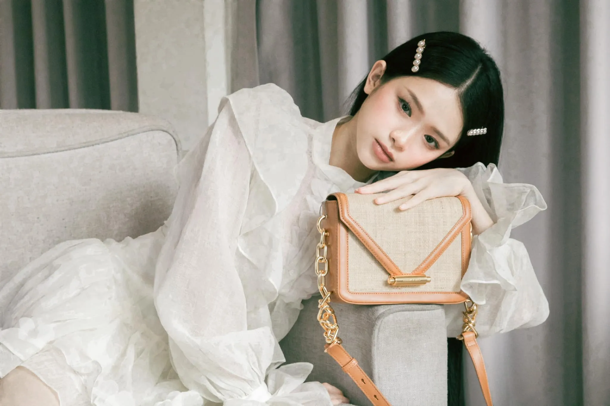 Mỗi bức ảnh của Linh Ka đều truyền tải vẻ đẹp và tự tin. Mỗi bức ảnh của Linh Ka đều truyền tải vẻ đẹp và tự tin.