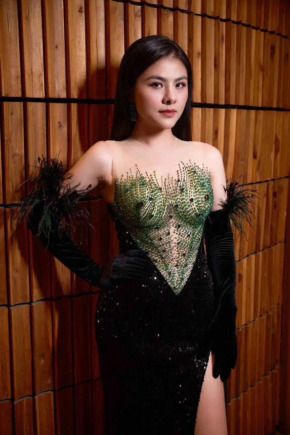 Vân Trang lôi cuốn người xem với thần thái dịu dàng Vân Trang lôi cuốn người xem với thần thái dịu dàng