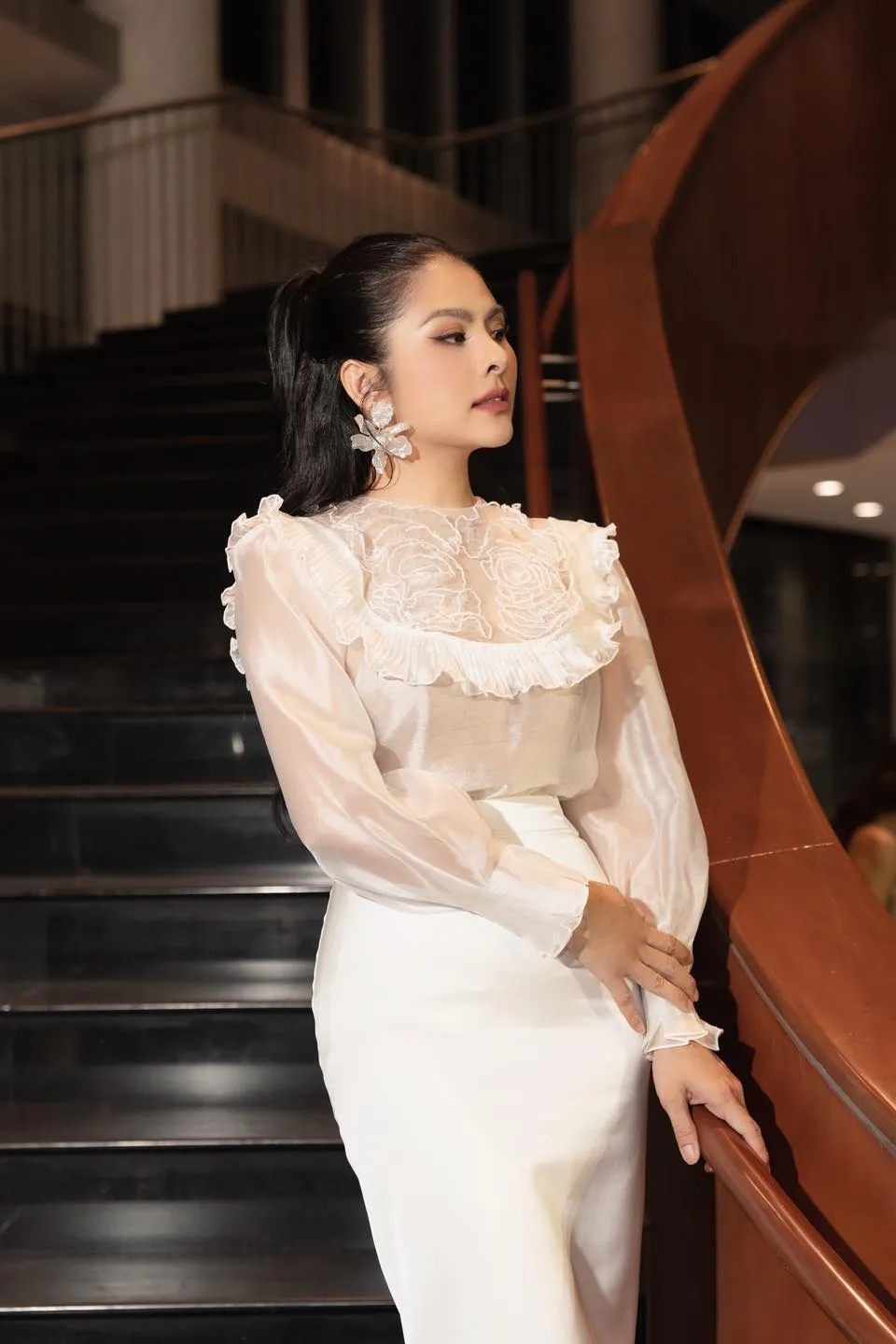 Vân Trang cuốn hút với ánh mắt đầy lôi cuốn Vân Trang cuốn hút với ánh mắt đầy lôi cuốn