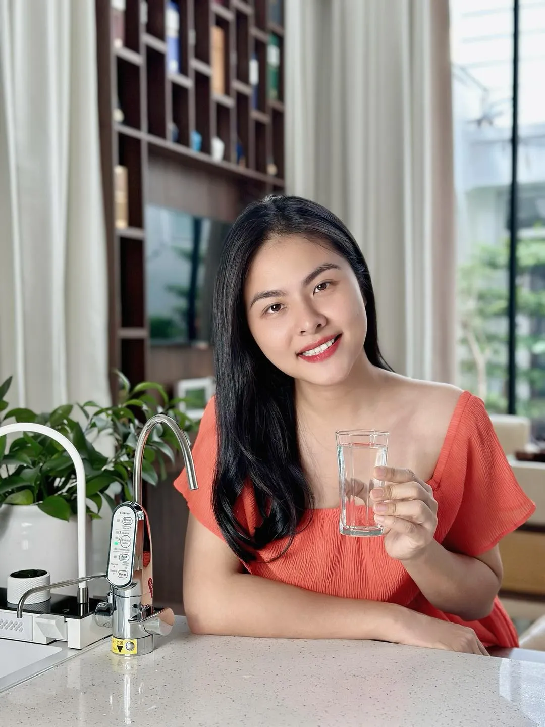 Vân Trang mang đến sự thu hút mạnh mẽ qua thần thái tự nhiên Vân Trang mang đến sự thu hút mạnh mẽ qua thần thái tự nhiên