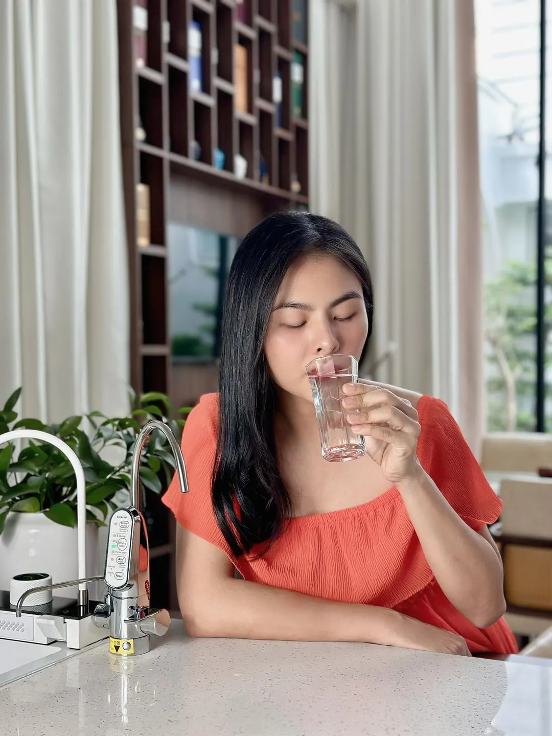 Vân Trang khiến người xem phải ngắm nhìn với sự dịu dàng Vân Trang khiến người xem phải ngắm nhìn với sự dịu dàng