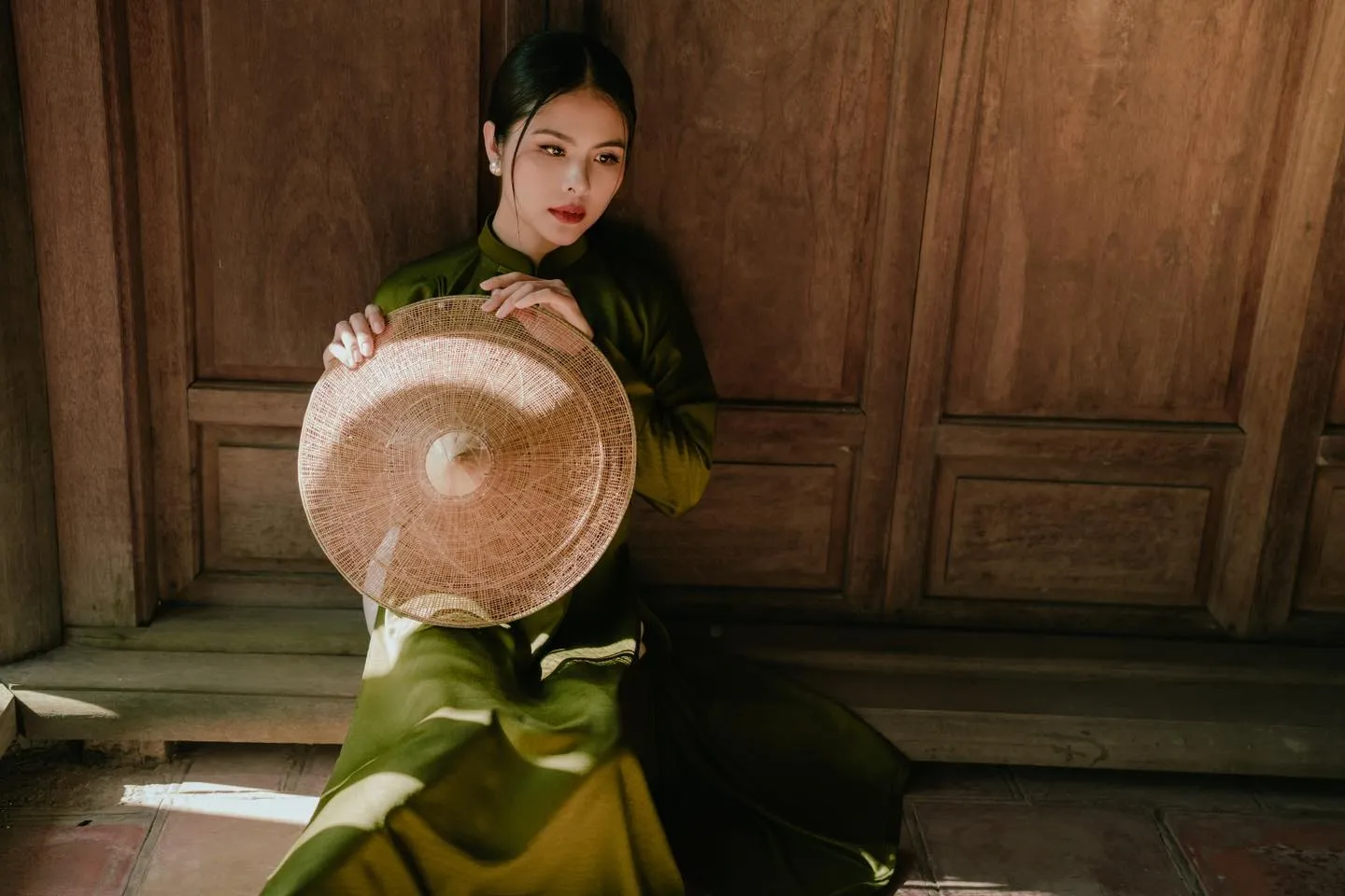 Vân Trang nổi bật với sự cuốn hút trong từng cử chỉ Vân Trang nổi bật với sự cuốn hút trong từng cử chỉ