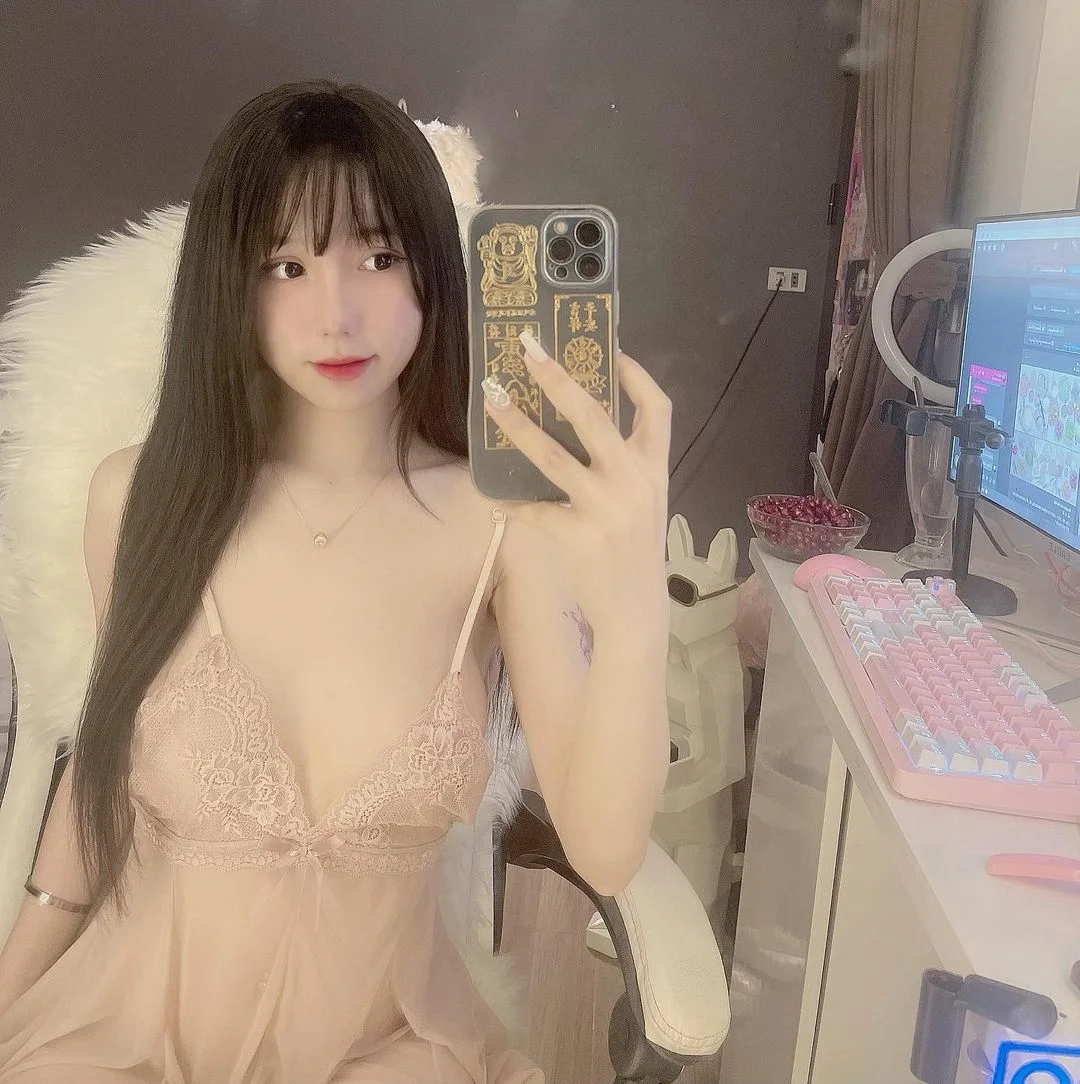 Ảnh gái xinh mặc bikini đầy phong cách và tự tin. Ảnh gái xinh mặc bikini đầy phong cách và tự tin.