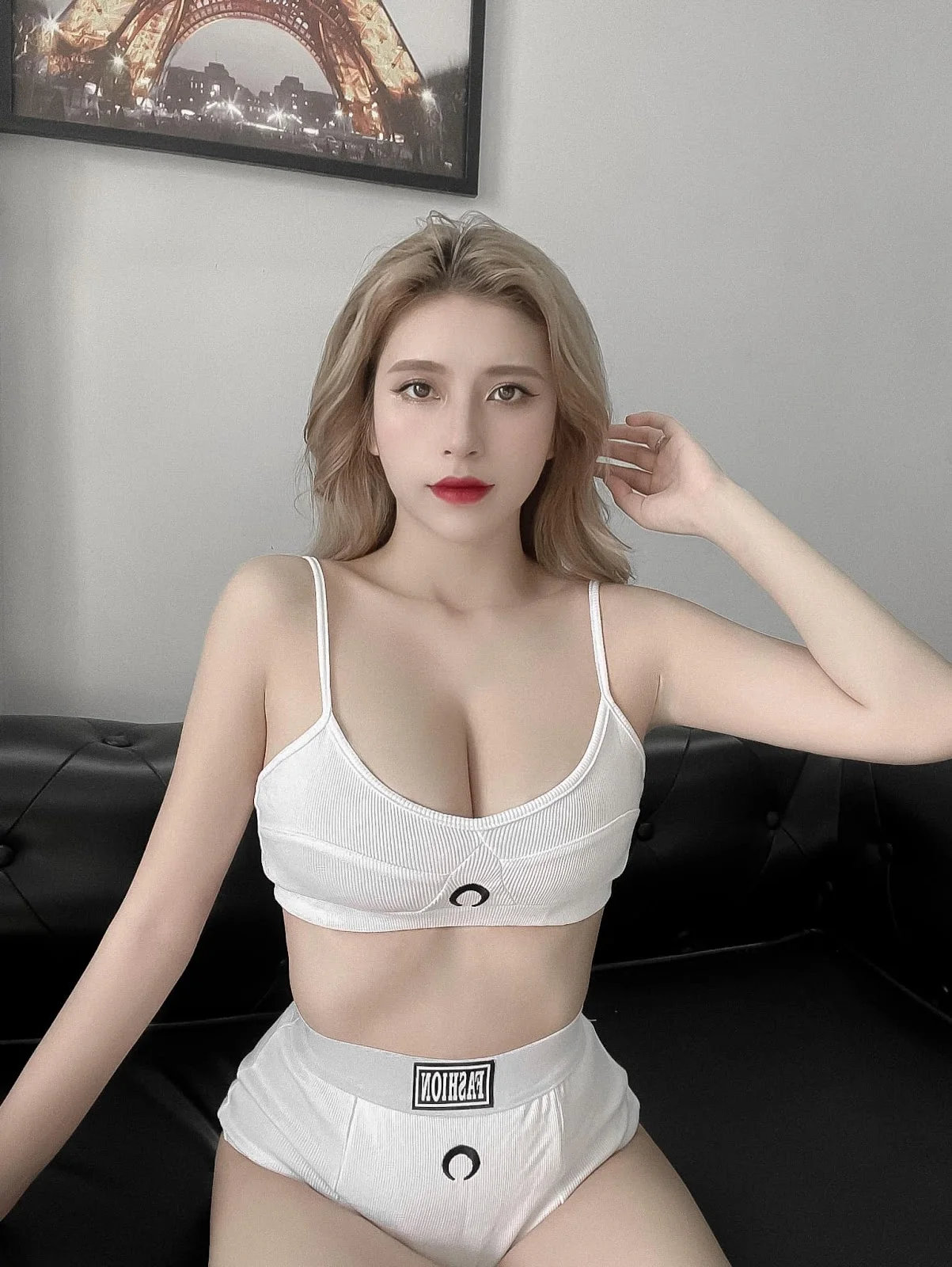 Ảnh gái đẹp bikini đậm chất tự tin và cuốn hút. Ảnh gái đẹp bikini đậm chất tự tin và cuốn hút.