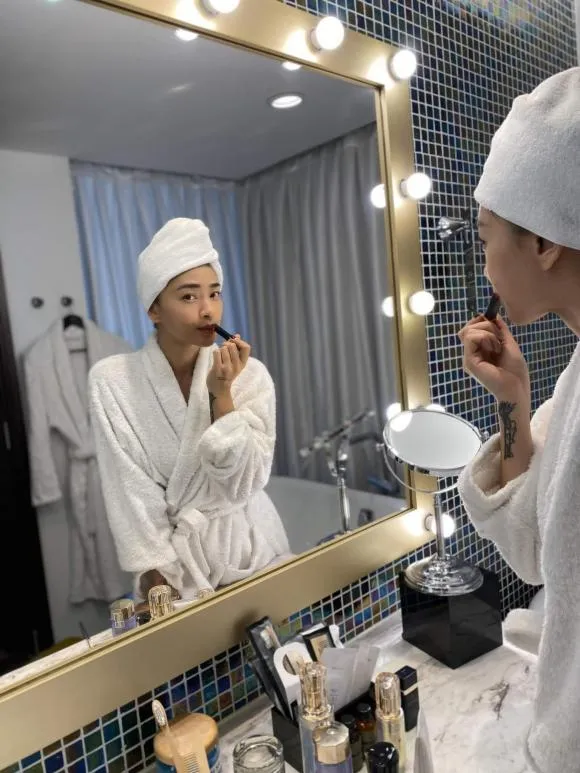 Ngô Thanh Vân khiến người xem phải chú ý với ánh nhìn sắc bén Ngô Thanh Vân khiến người xem phải chú ý với ánh nhìn sắc bén