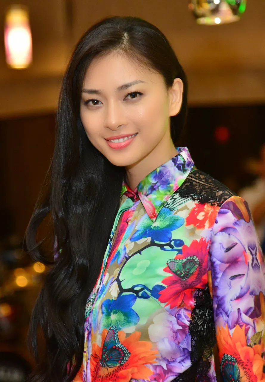 Ngô Thanh Vân lôi cuốn người nhìn bằng ánh mắt mạnh mẽ Ngô Thanh Vân lôi cuốn người nhìn bằng ánh mắt mạnh mẽ