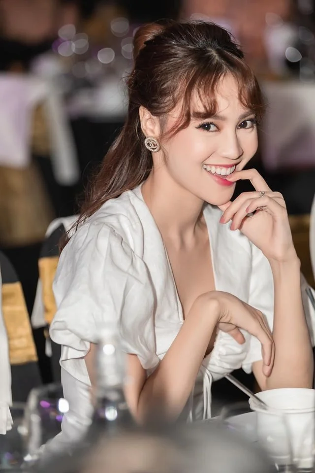 Lan Ngọc chinh phục khán giả với màn trình diễn xuất sắc Lan Ngọc chinh phục khán giả với màn trình diễn xuất sắc