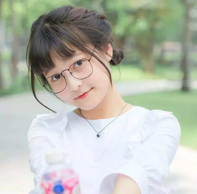 Ảnh gái k8 đeo kính dễ dàng khiến bạn yêu ngay từ cái nhìn đầu tiên. Ảnh gái k8 đeo kính dễ dàng khiến bạn yêu ngay từ cái nhìn đầu tiên.